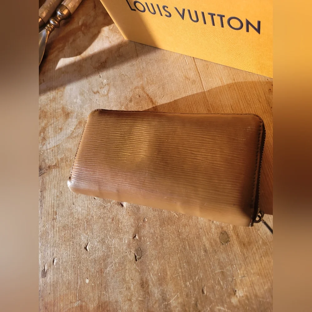 Louis Vuitton Epi Unisex Wallet
